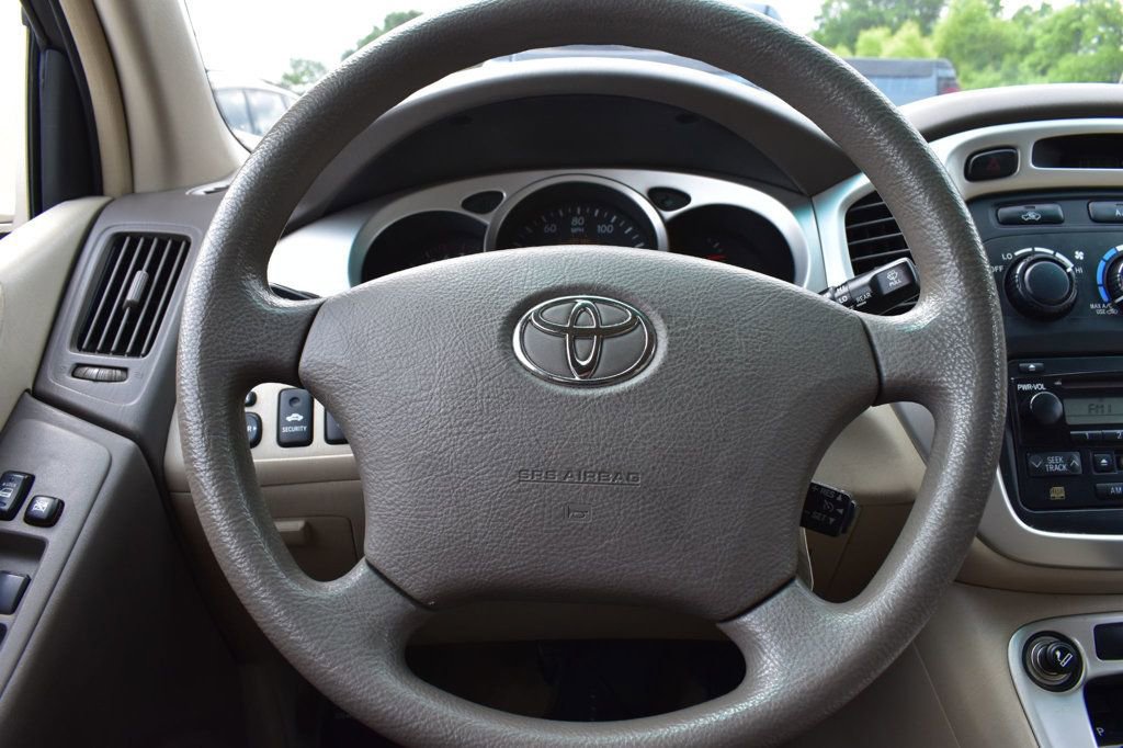 Used 2005 Toyota Highlander 4WD V6 w/ 3rd Row image 27