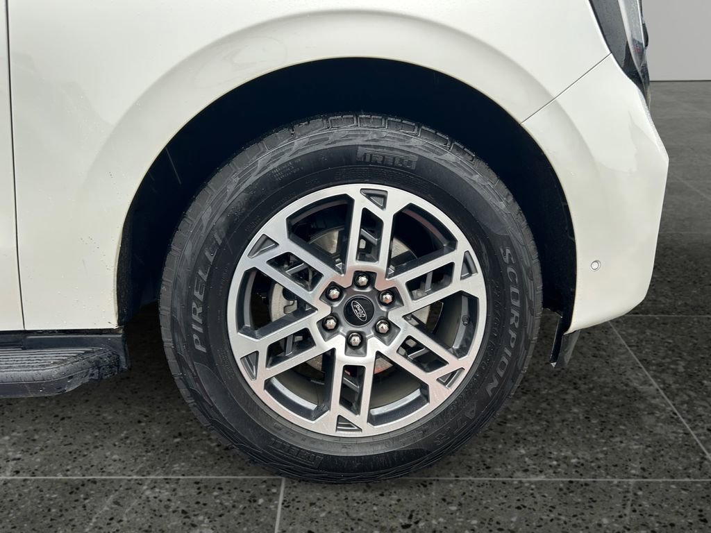 Used 2025 Ford Expedition Active image 9