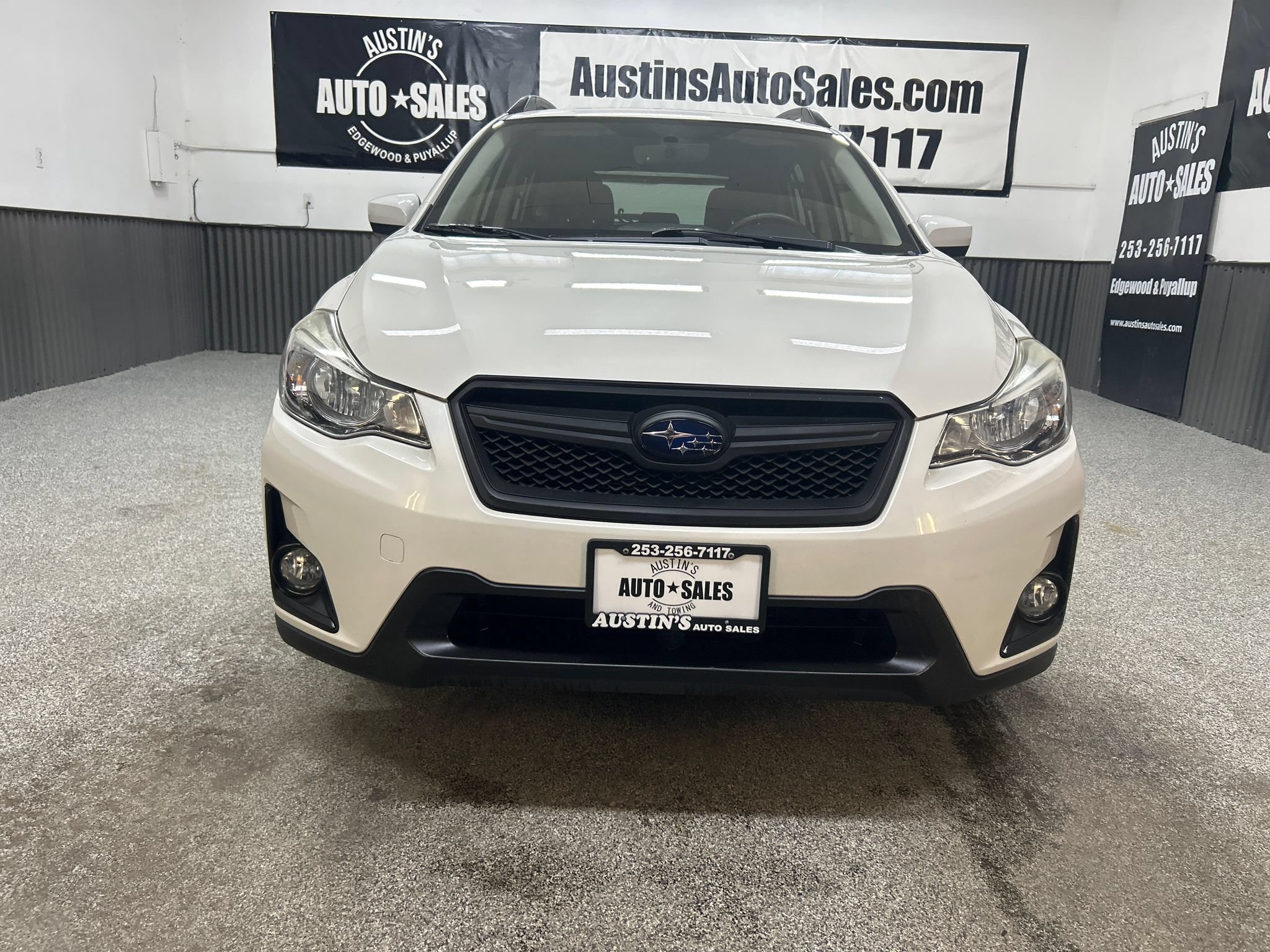 Used 2017 Subaru Crosstrek 2.0i Premium AWD/4WD image 2