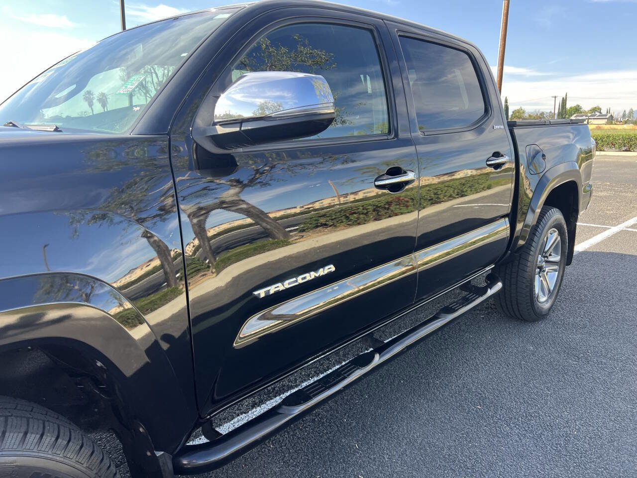 Used 2017 Toyota Tacoma Limited w/ Tow Package image 11
