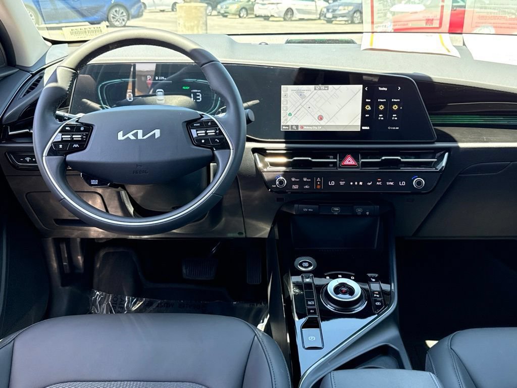 Used 2025 Kia Niro EX FWD image 28