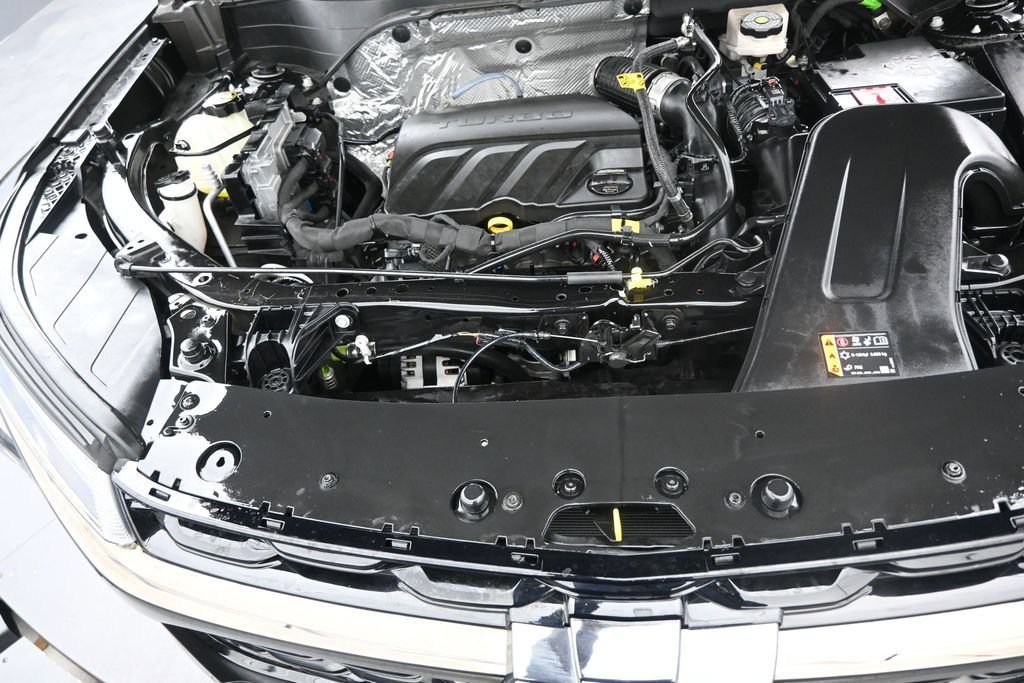 Used 2025 Chevrolet Trax RS FWD image 14