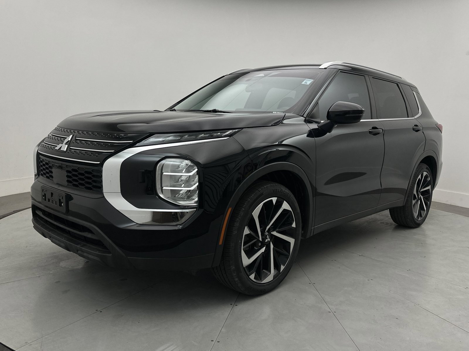 Used 2022 Mitsubishi Outlander ES image 3