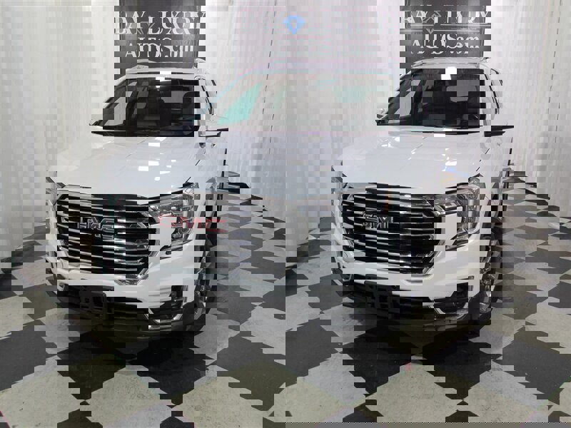 Used 2023 GMC Terrain SLT image 2