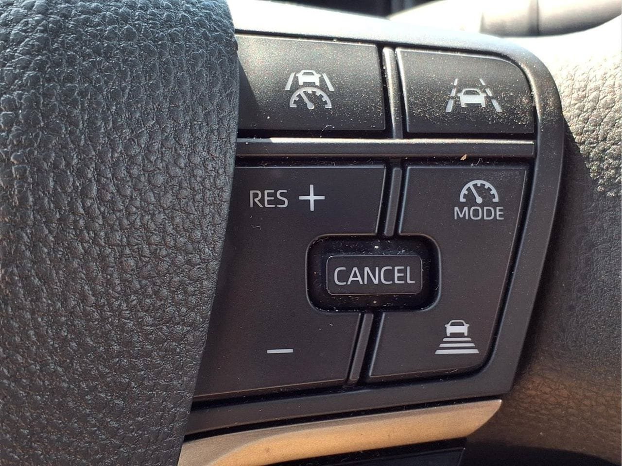 Used 2025 Toyota Camry LE FWD image 21