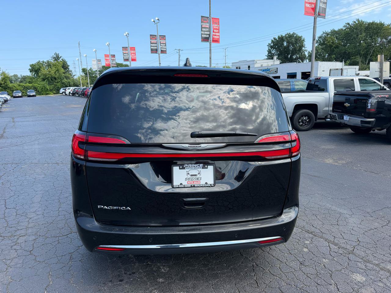 Used 2025 Chrysler Pacifica Select FWD image 6