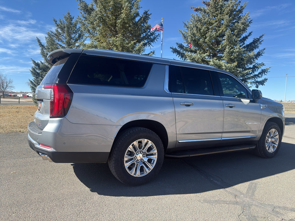 Used 2025 GMC Yukon XL Denali w/ Advanced Technology Package image 6