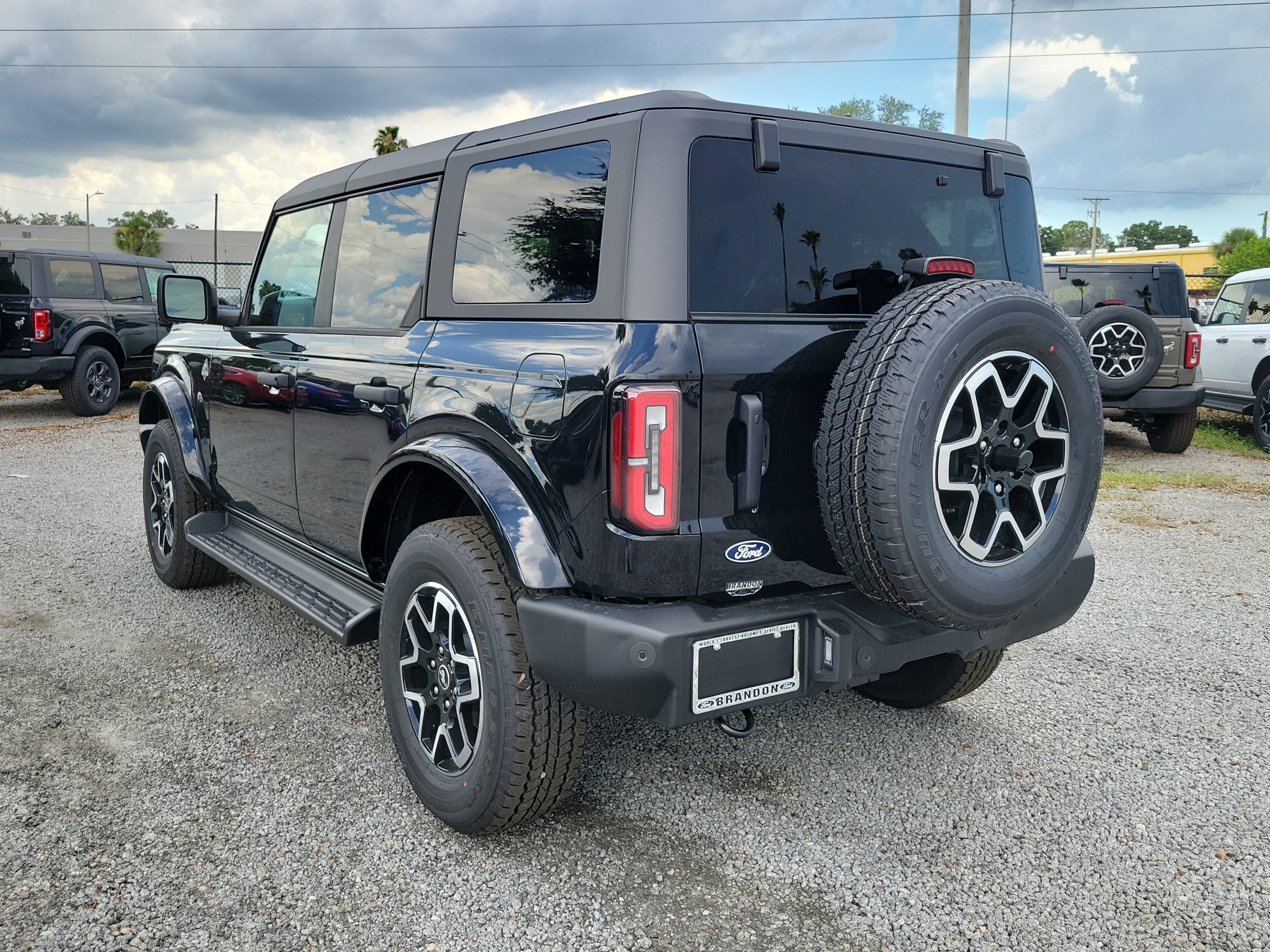 New 2026 Ford Bronco Outer Banks AWD/4WD image 8