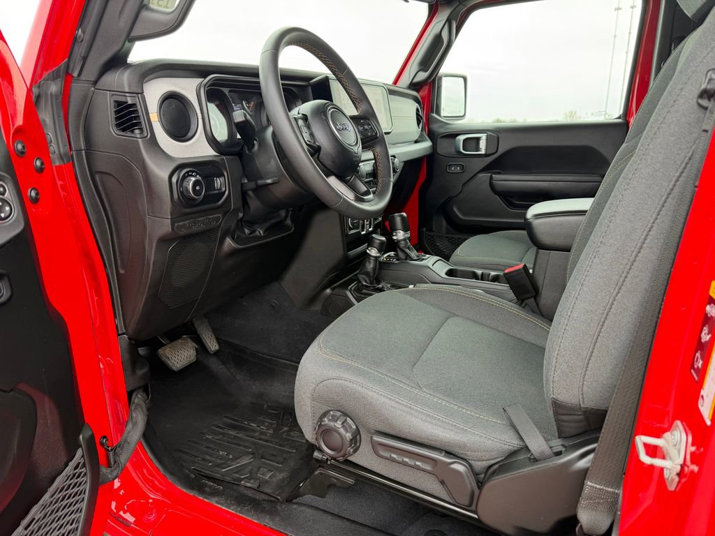 Used 2024 Jeep Wrangler Unlimited Sport AWD/4WD image 3