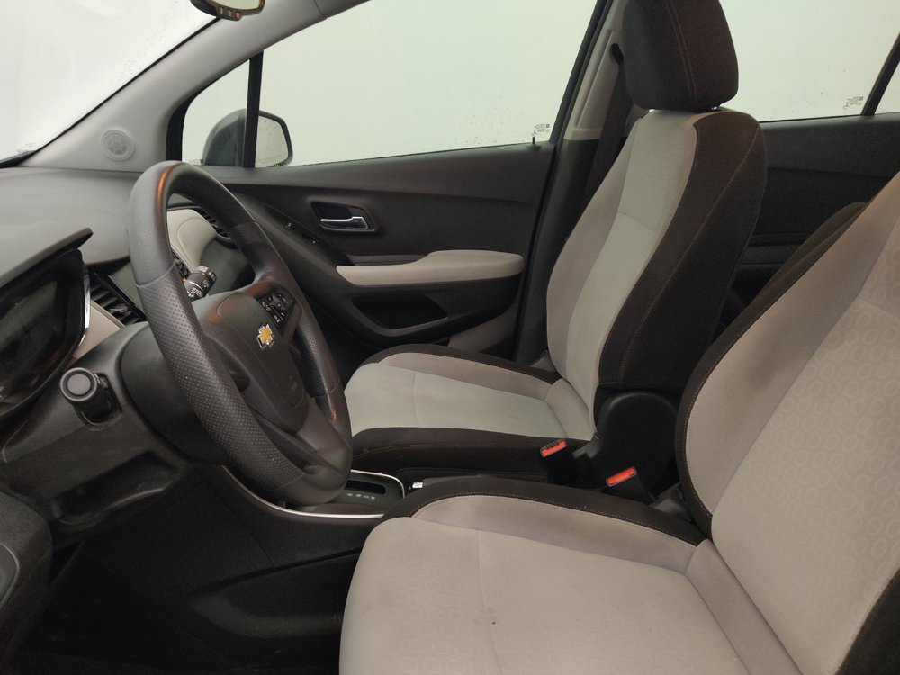Used 2020 Chevrolet Trax LS image 17