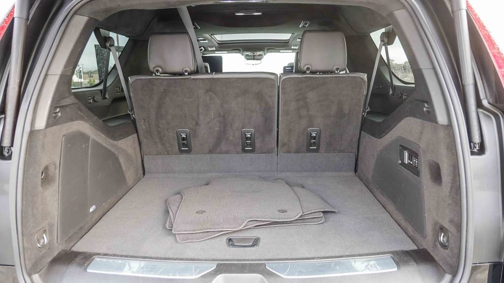 Used 2024 Cadillac Escalade ESV Premium Luxury Platinum AWD/4WD image 32