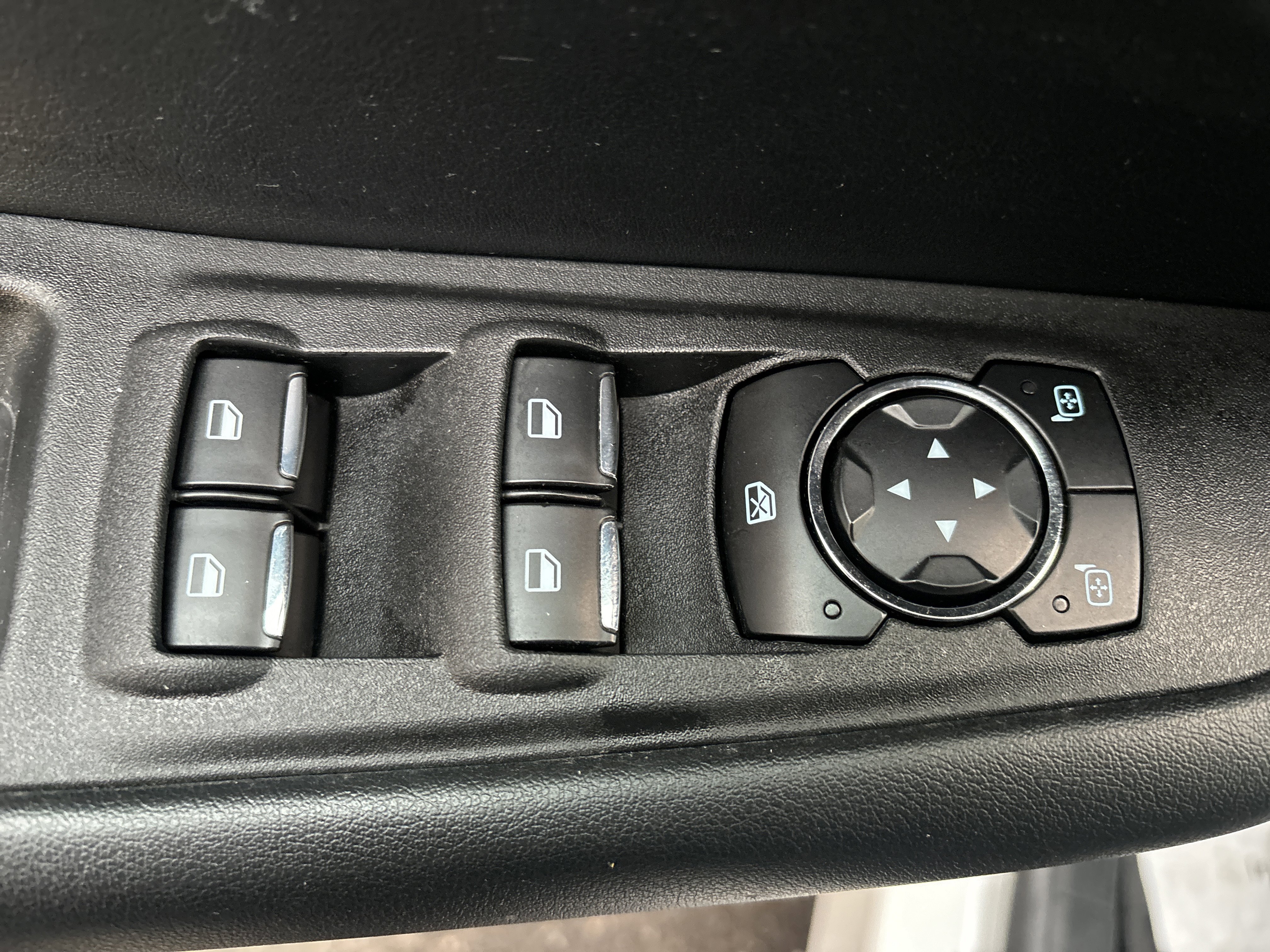 Used 2022 Ford Edge SE w/ Black Appearance Package image 17