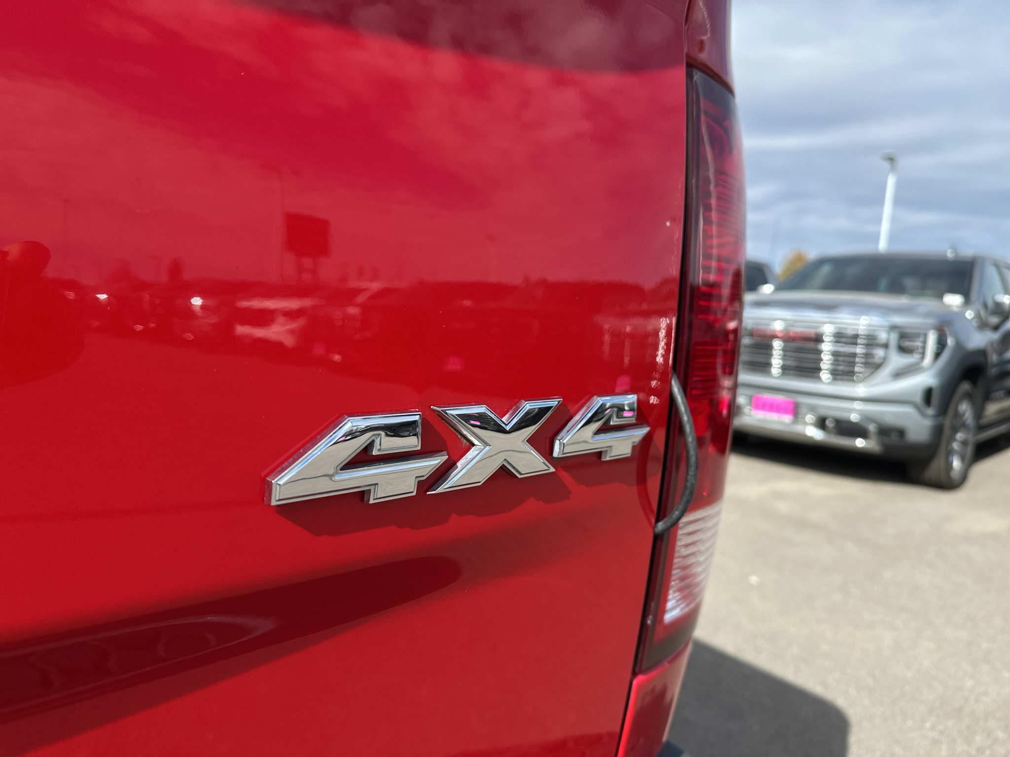 Used 2017 RAM 1500 ST w/ SXT Appearance Group AWD/4WD image 12