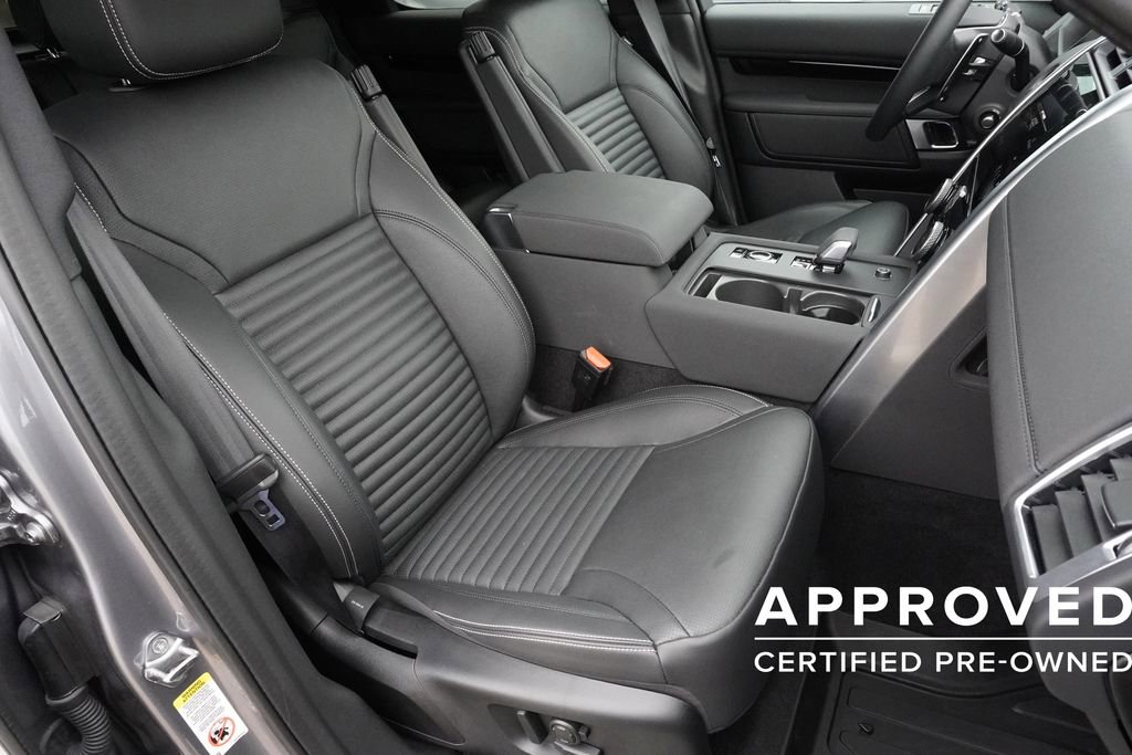 Used 2025 Land Rover Discovery S image 24