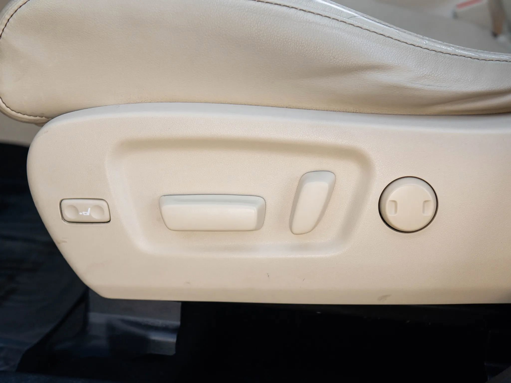 Used 2015 Toyota Highlander Limited image 42