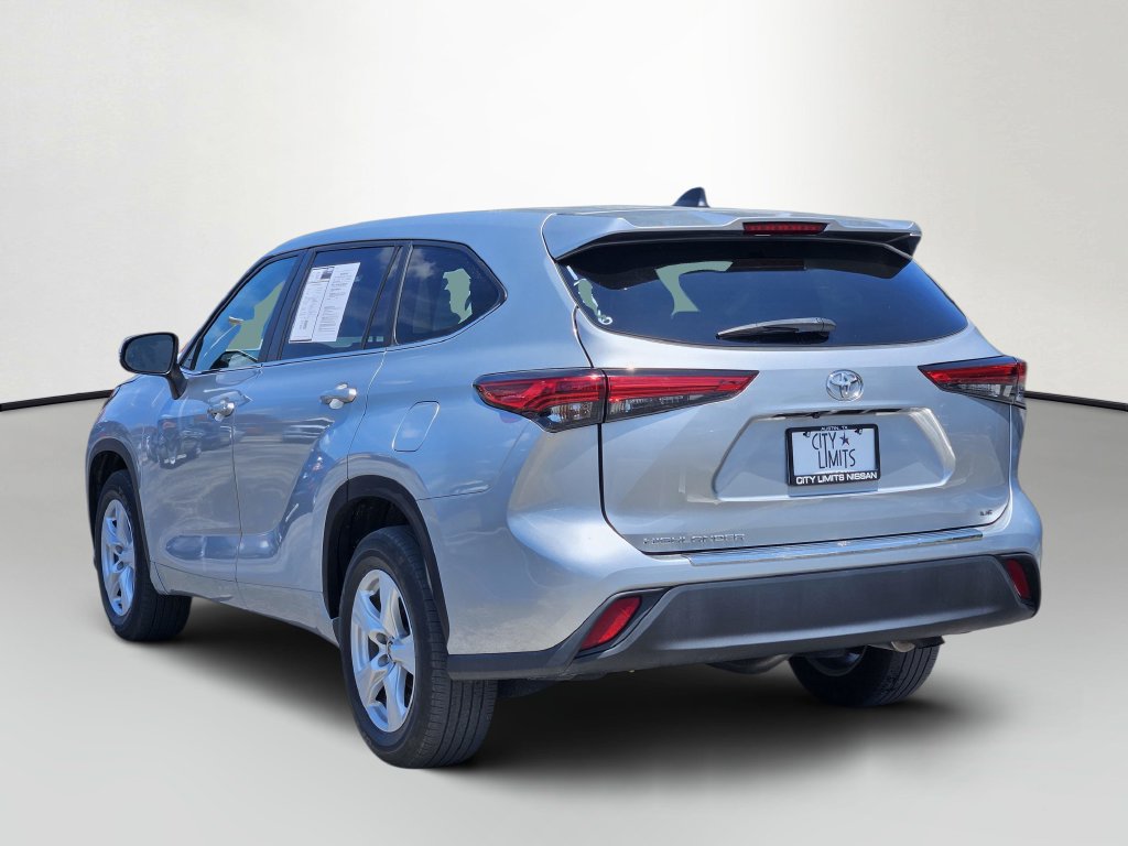 Used 2023 Toyota Highlander LE FWD image 7