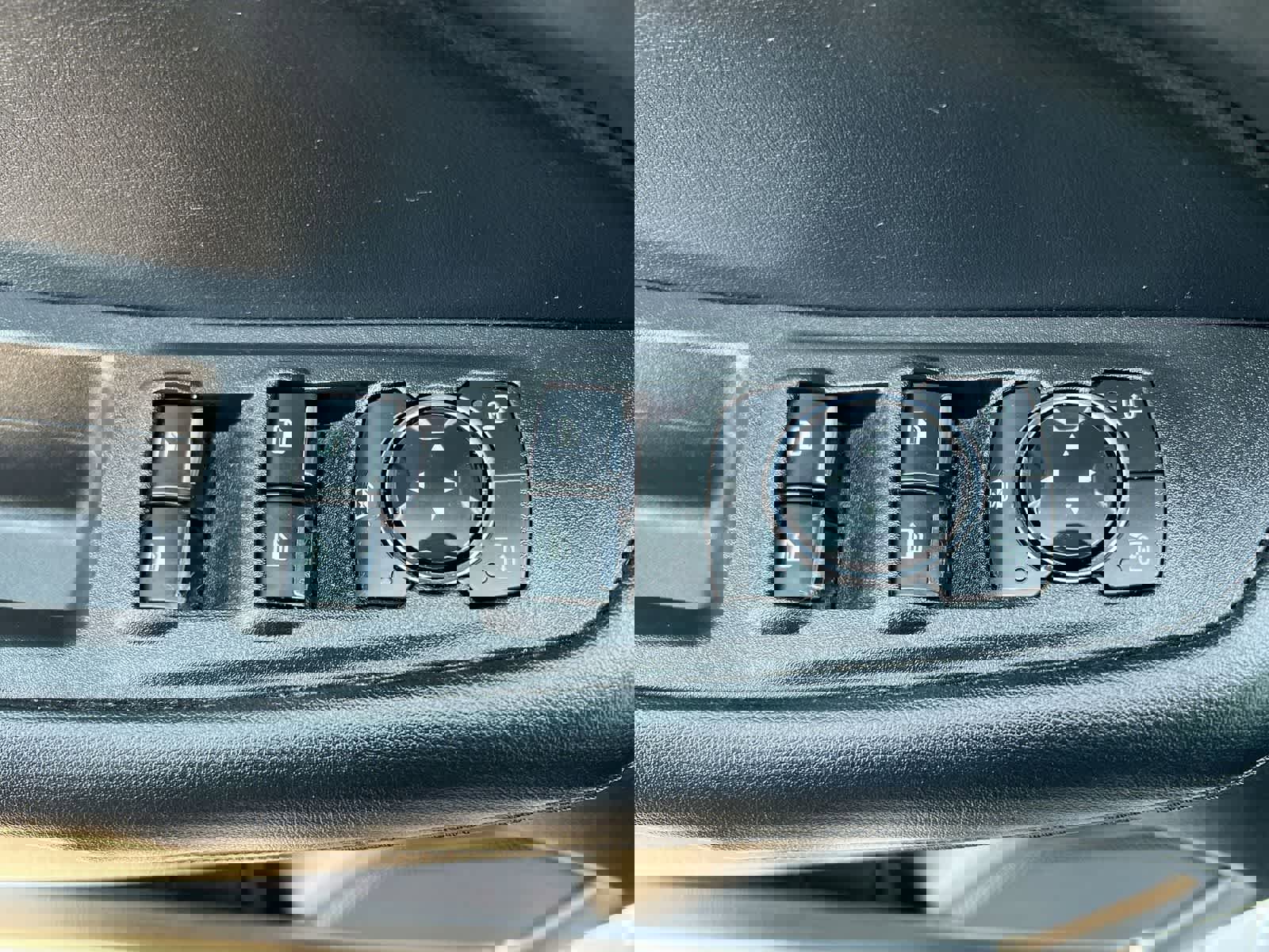 Used 2023 Ford Edge SEL w/ Convenience Package image 17