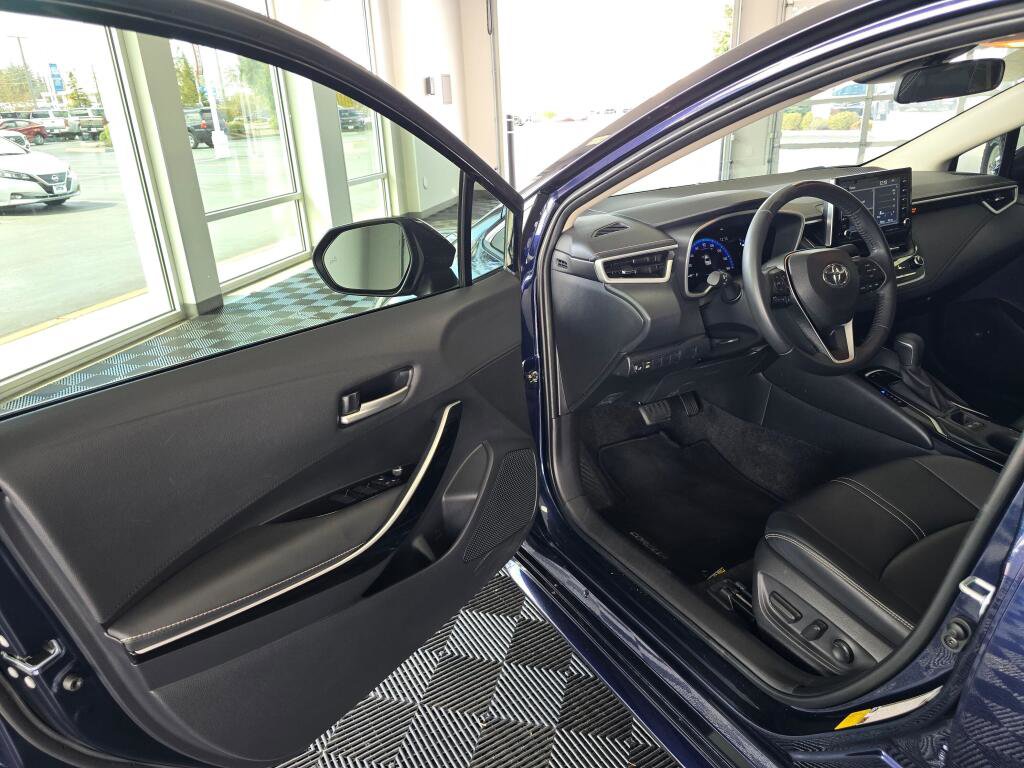 Used 2020 Toyota Corolla XLE w/ Carpet Mat Package (TMS) image 18