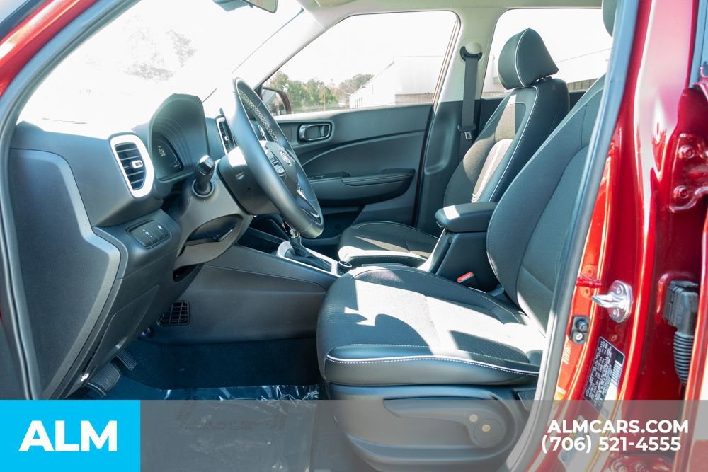 Used 2024 Hyundai Venue Limited FWD image 17