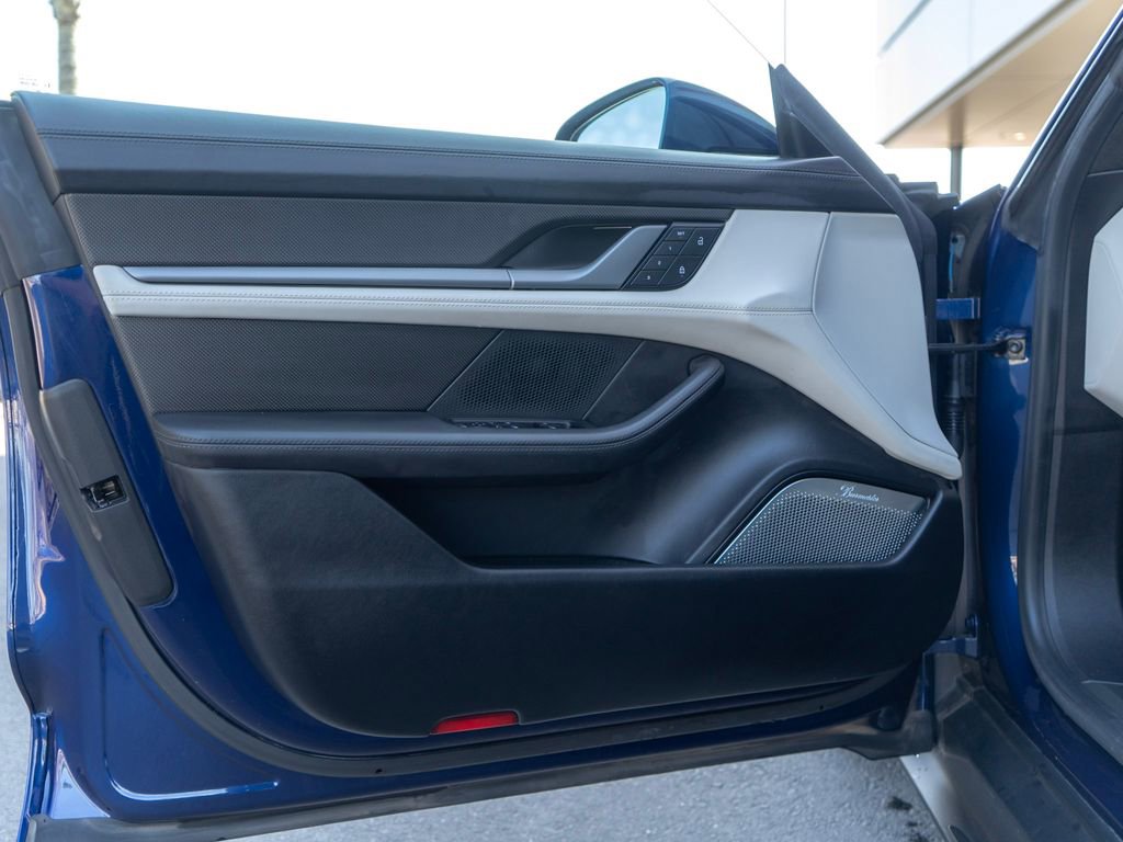 Used 2022 Porsche Taycan Turbo S image 28