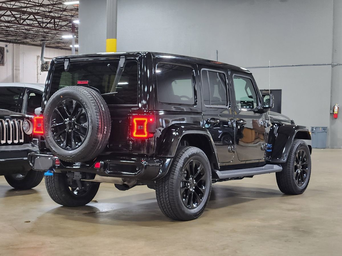 Used 2021 Jeep Wrangler Unlimited Sahara AWD/4WD image 9