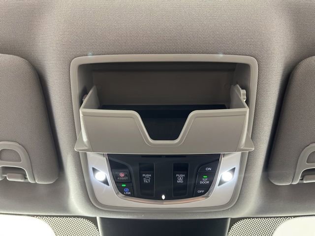 Used 2023 Acura MDX SH-AWD w/ Technology Package image 37