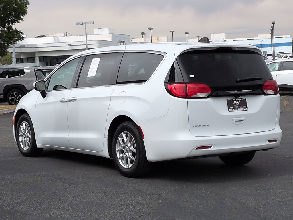 Used 2023 Chrysler Voyager LX image 15
