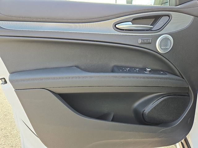 New 2026 Alfa Romeo Stelvio Sprint image 8