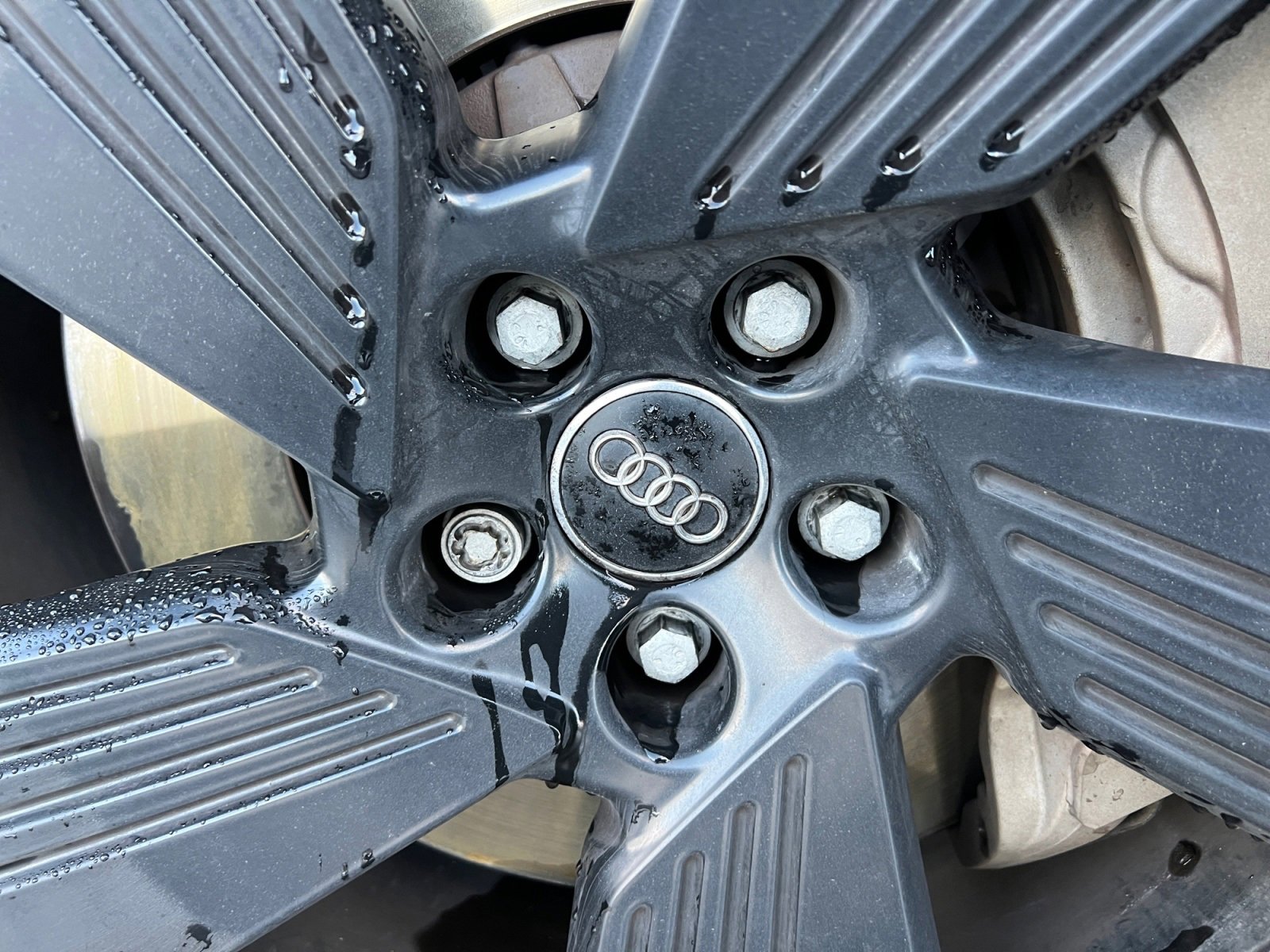 Used 2020 Audi e-tron Premium Plus image 41