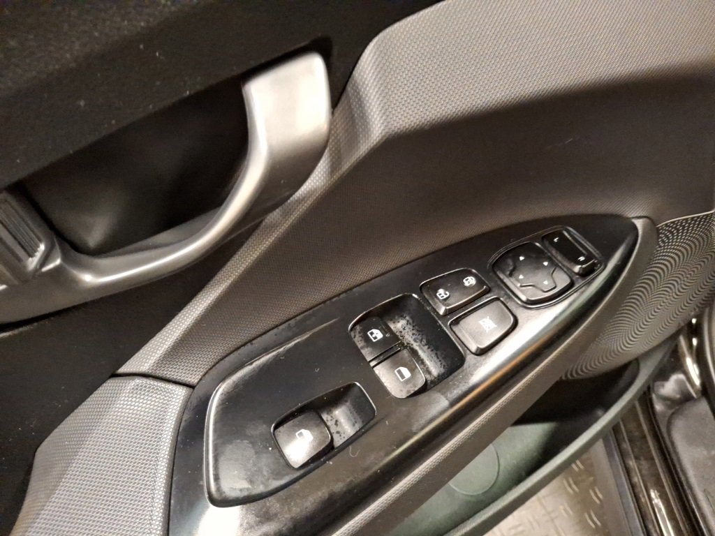 Used 2019 Hyundai Veloster Turbo image 14