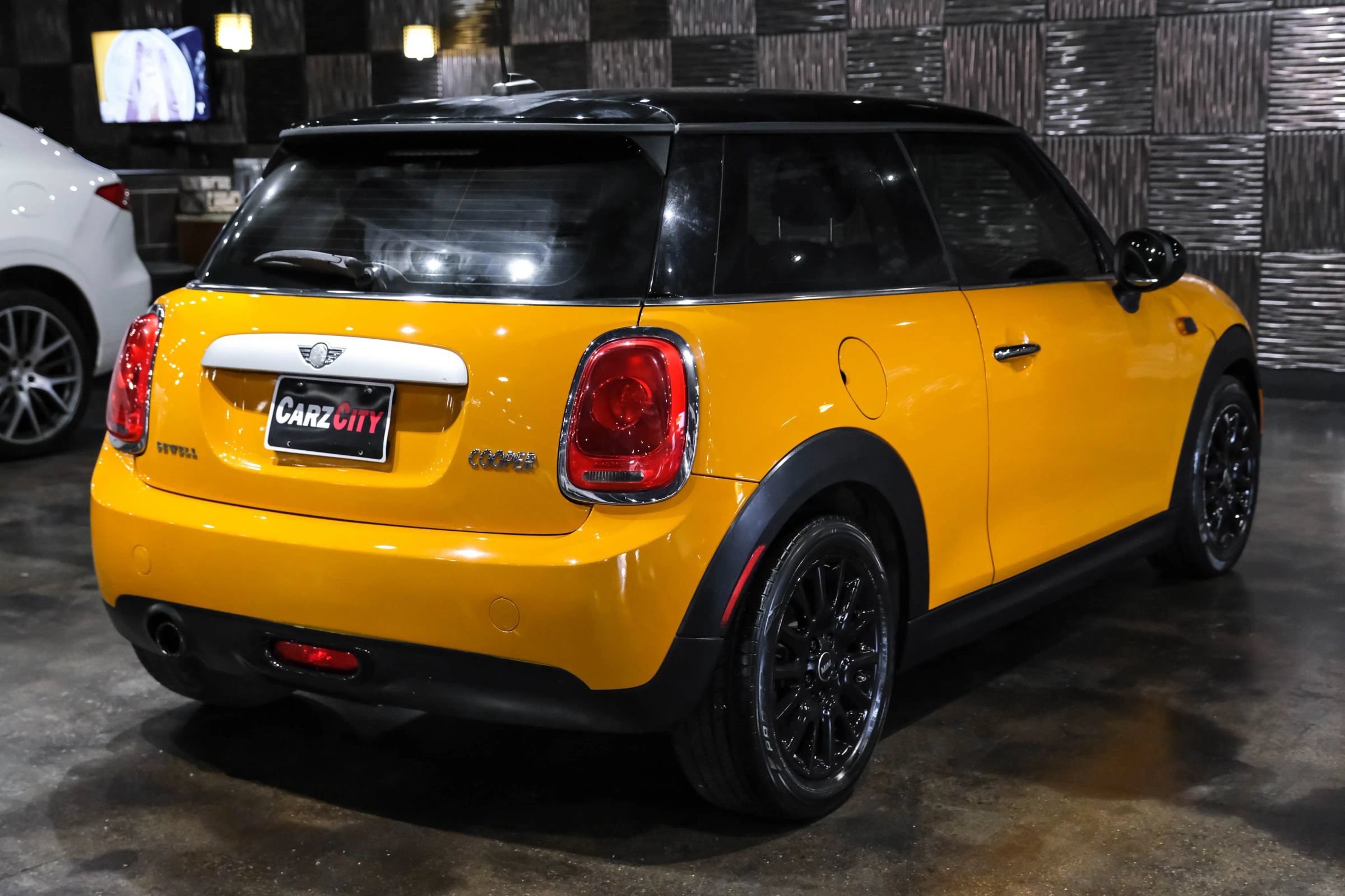 Used 2014 MINI Cooper 2-Door Hardtop FWD image 7