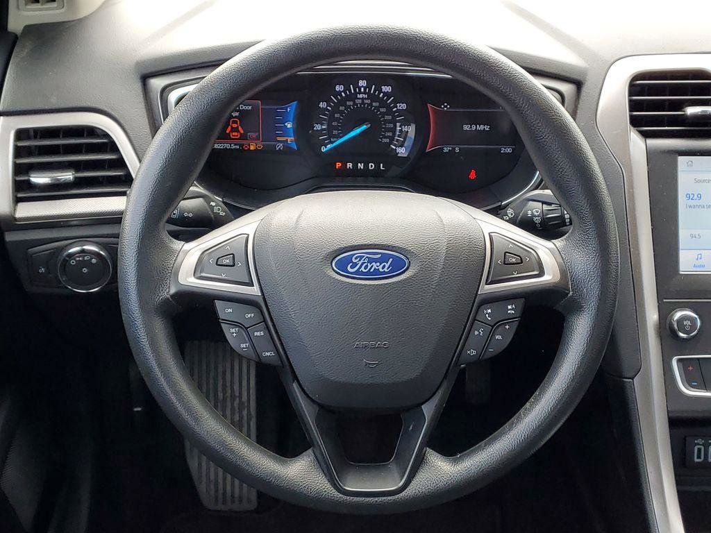 Used 2020 Ford Fusion SE image 24