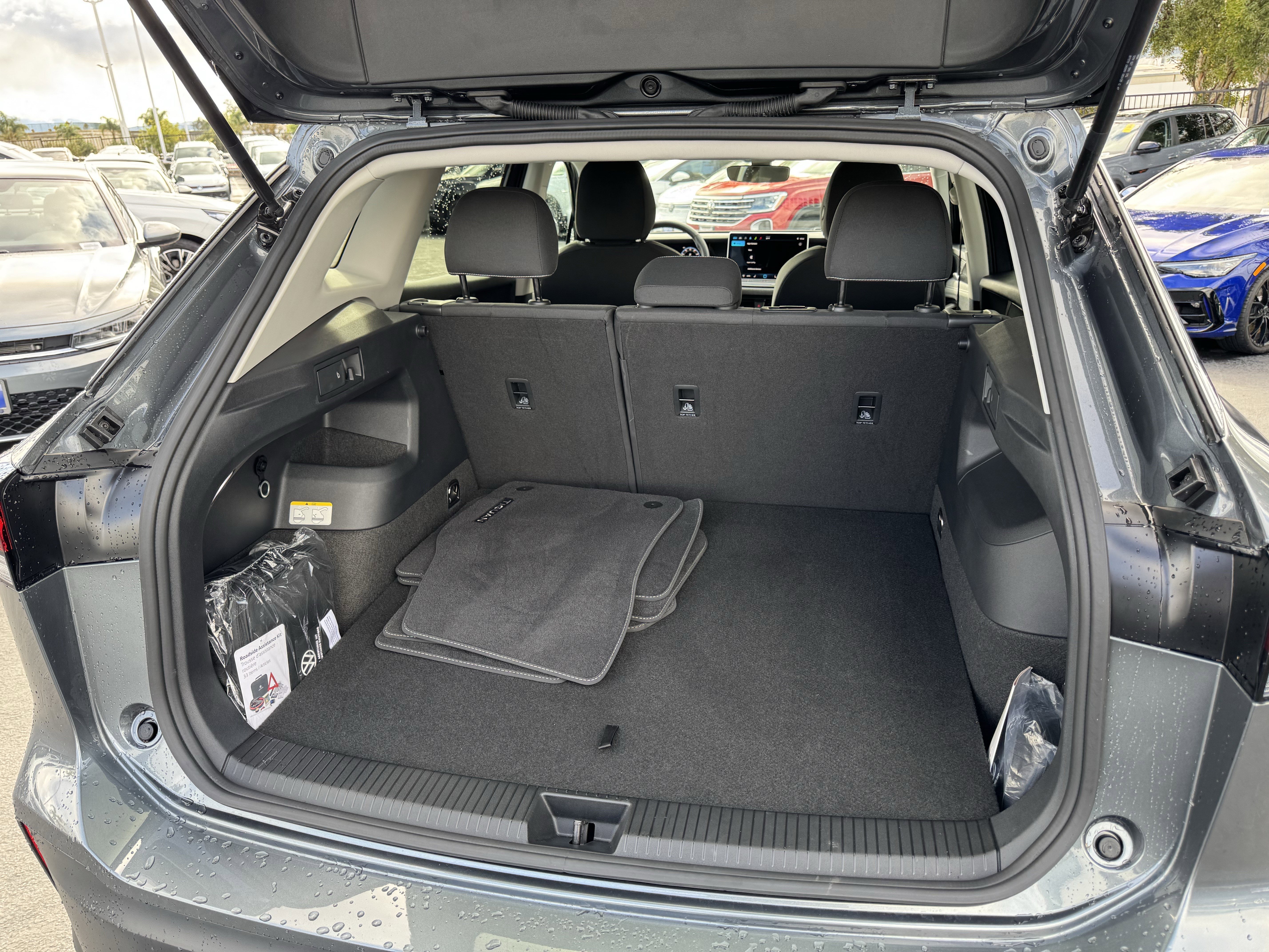 Used 2025 Volkswagen Tiguan S image 37