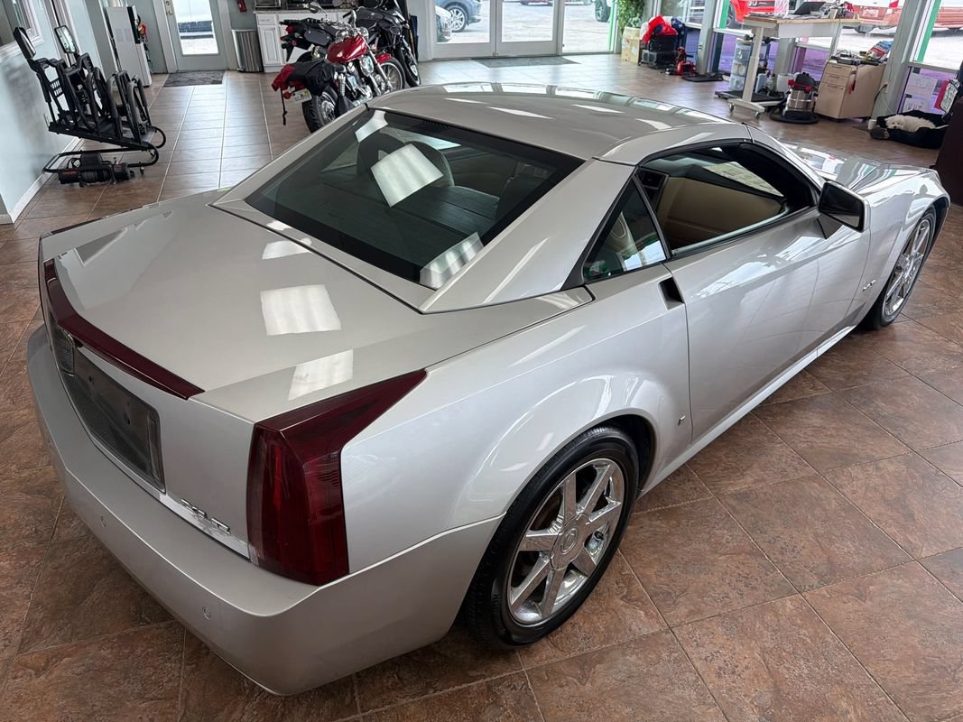 Used 2008 Cadillac XLR RWD image 22