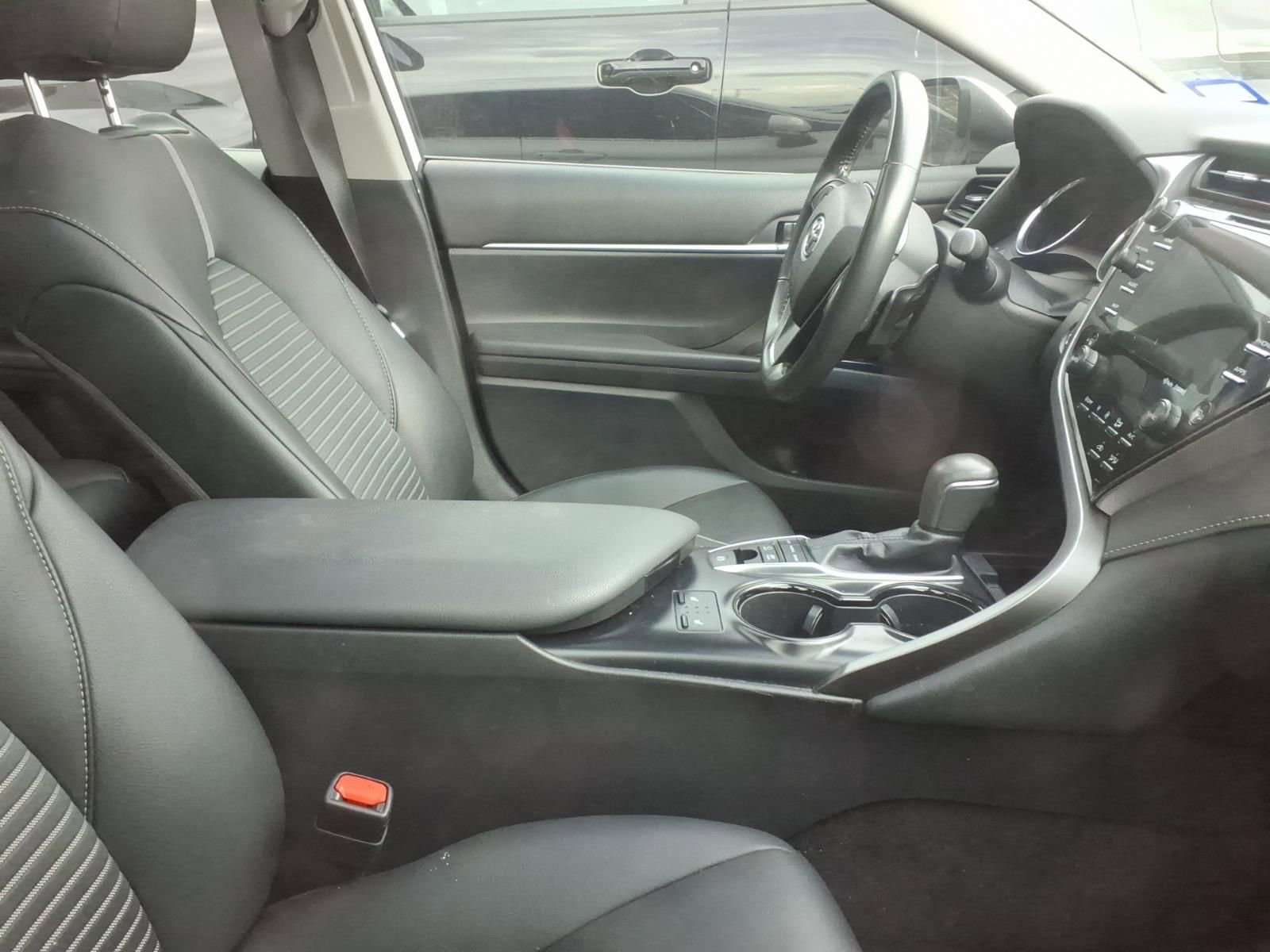 Certified 2019 Toyota Camry SE w/ Sunroof Package FWD image 9