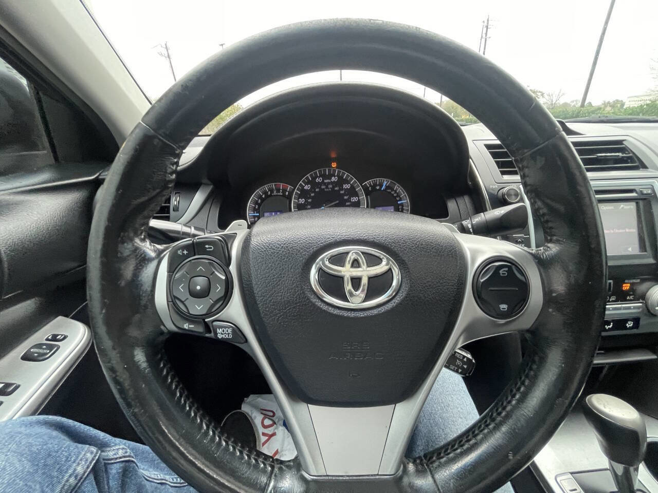 Used 2014 Toyota Camry SE FWD image 12