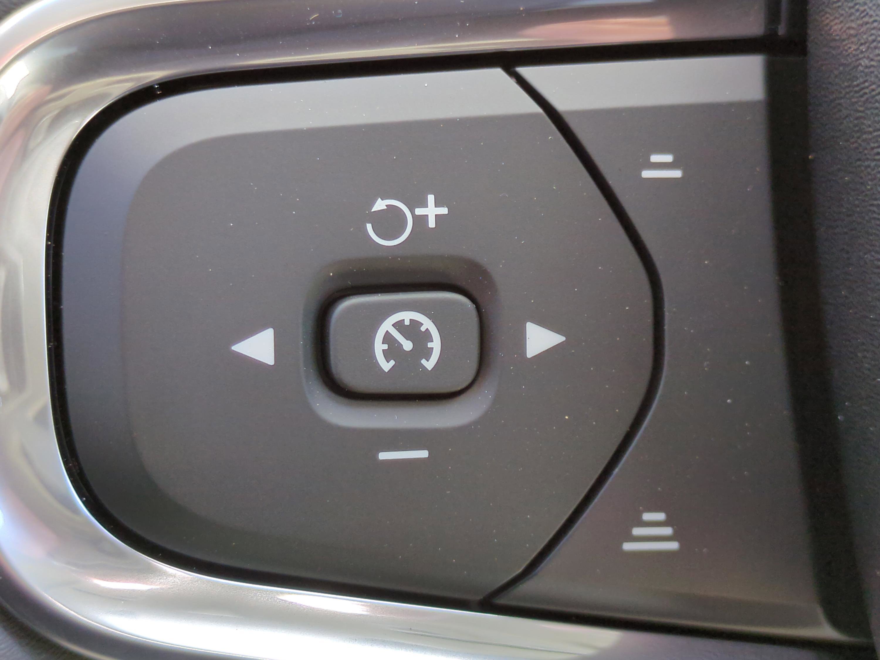 New 2026 Volvo XC40 B5 Ultra image 24