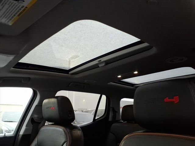 Used 2023 GMC Acadia AT4 w/ Technology Package image 16