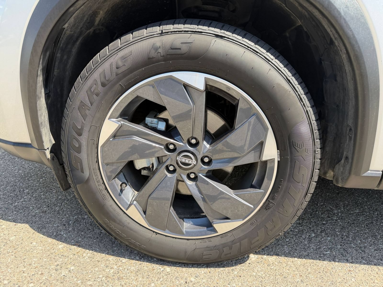 Used 2025 Nissan Rogue SV FWD image 32
