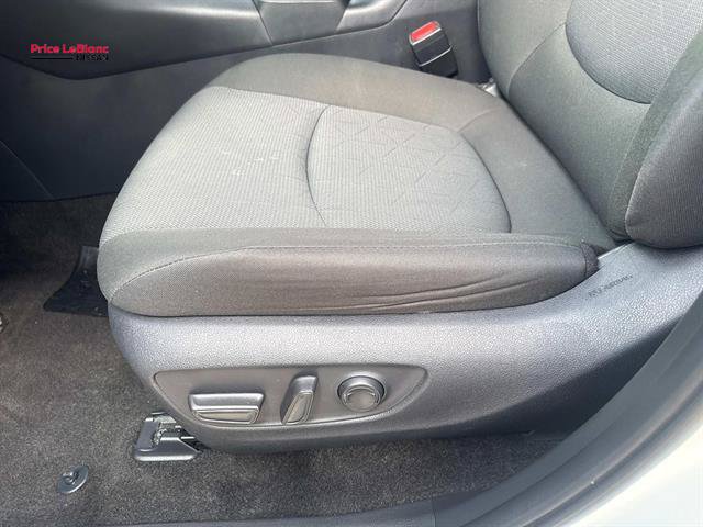 Used 2025 Toyota RAV4 XLE FWD image 16