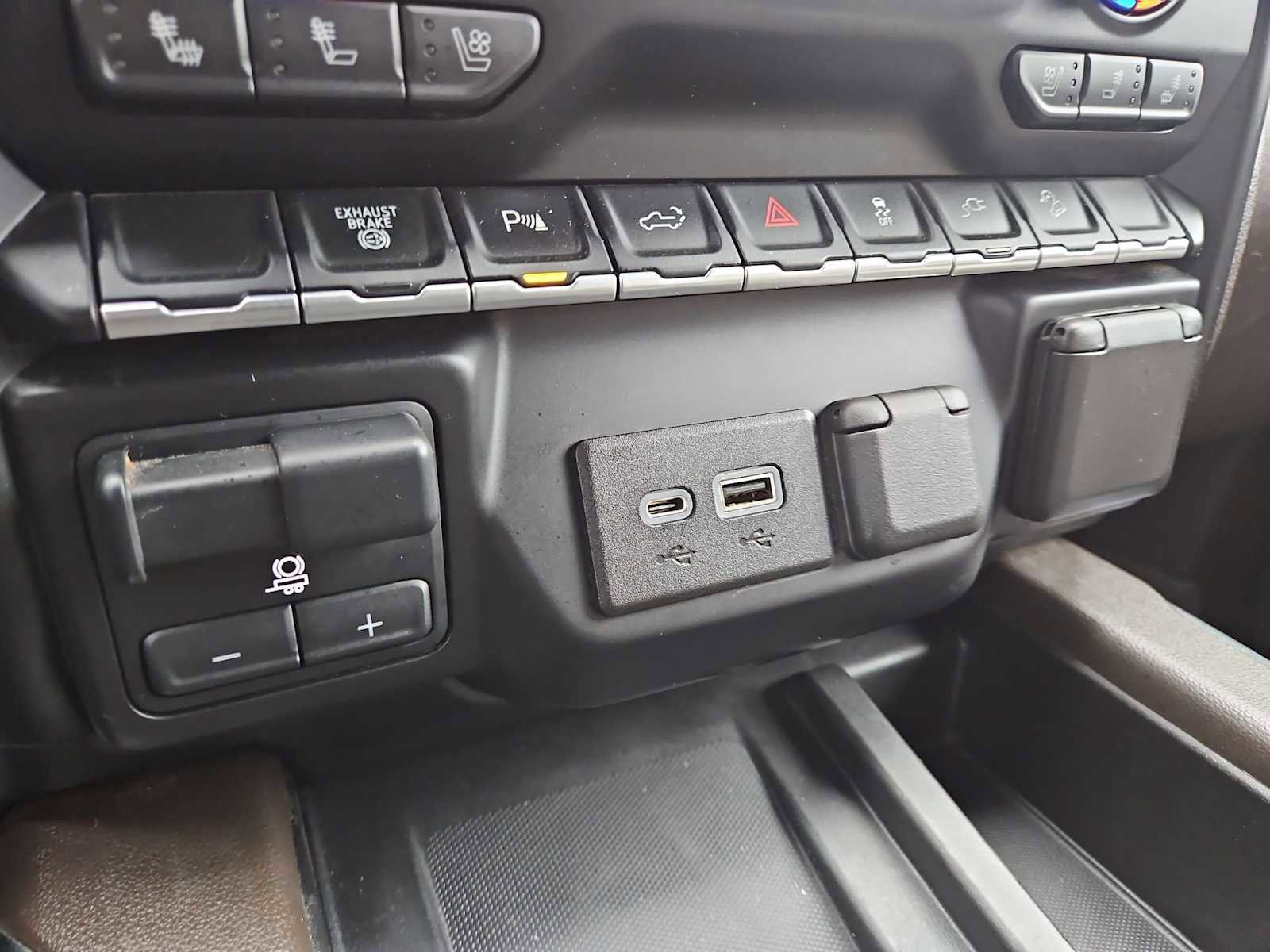 Used 2022 Chevrolet Silverado 2500 LTZ w/ LTZ Convenience Package image 31