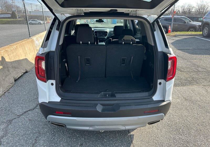 Used 2023 GMC Acadia SLE image 9