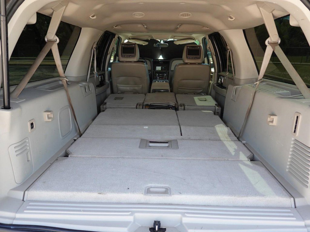 Used 2016 Lincoln Navigator L Select image 28