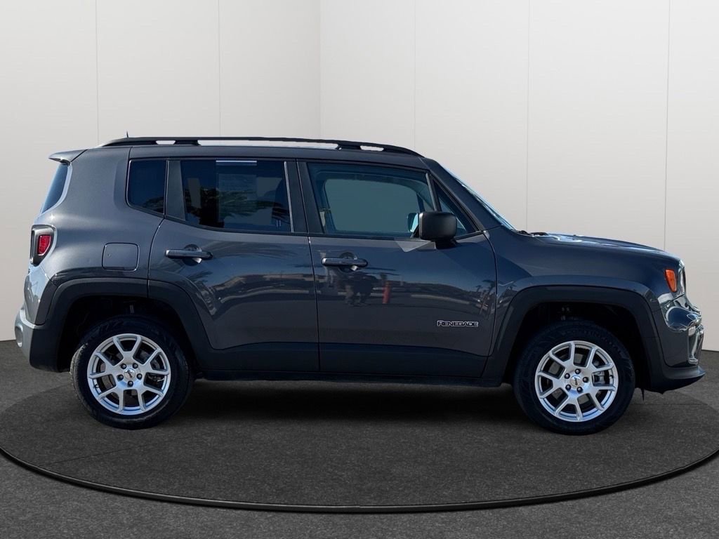 Used 2023 Jeep Renegade Latitude w/ Premium Group image 4