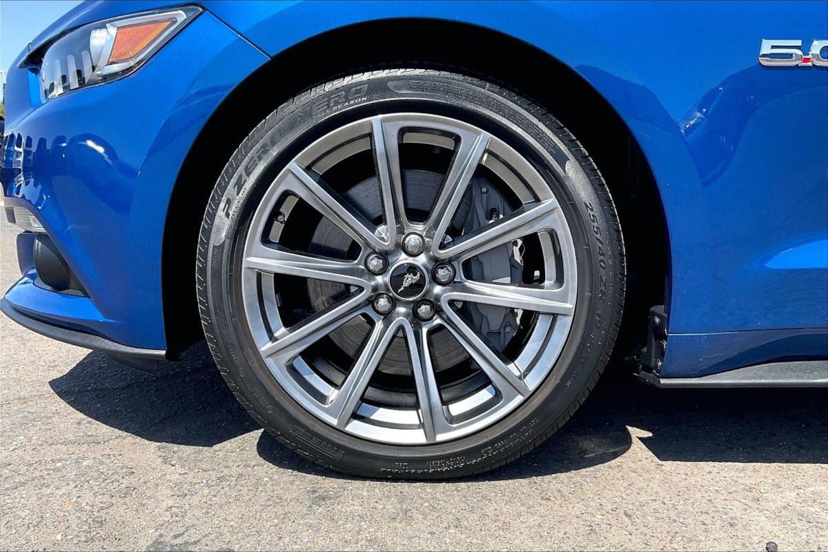 Used 2017 Ford Mustang GT Premium w/ Equipment Group 401A RWD image 9