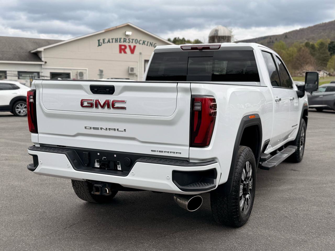Used 2025 GMC Sierra 3500 Denali AWD/4WD image 5