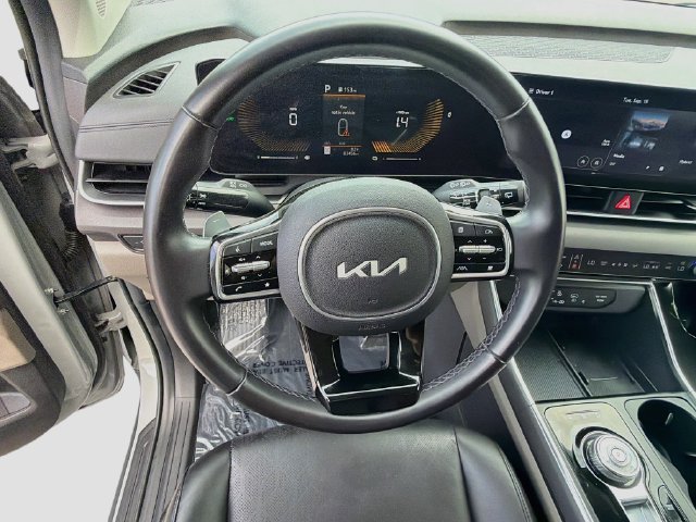 Used 2025 Kia Carnival EX FWD image 39