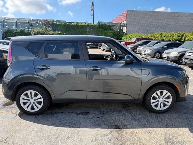 Certified 2023 Kia Soul LX image 5