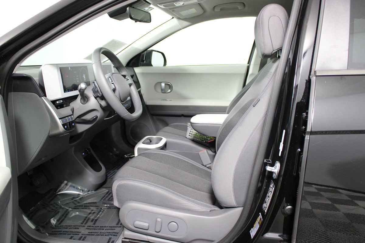 Used 2024 Hyundai Ioniq 5 SE image 25