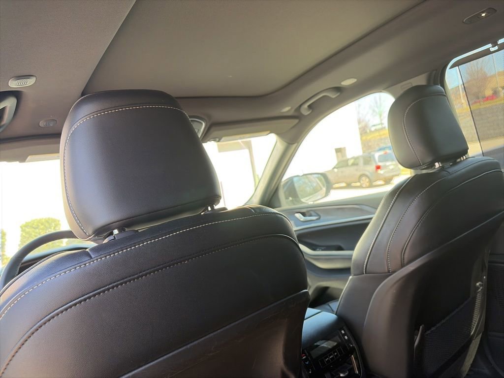 Used 2024 Jeep Grand Cherokee L Limited w/ Luxury Tech Group II image 27